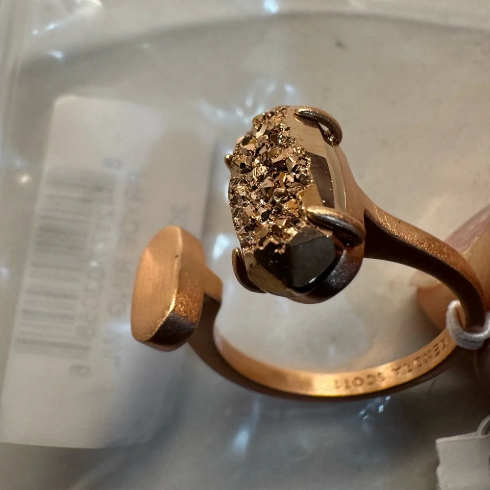 🎉LAST CHANCE🎉 KENDRA SCOTT Pryde Ring Silver/Iridescent Drusy